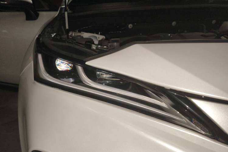 Used Toyota Venza 2023 2.5L Smart Electric Hybrid Dual-Drive Prestige Version Right Front Headlight