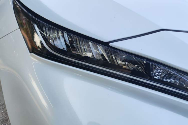 Used Toyota Venza 2023 2.5L Smart Electric Hybrid Dual-Drive Luxury Edition Right Front Headlight