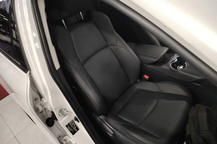 Used Toyota Venza 2023 2.0L CVT Two-Wheel Drive Luxury Edition Right Front Seat