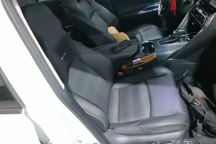 Used Toyota Venza 2023 2.0L CVT Two-Wheel Drive Prestige Version Right Front Seat