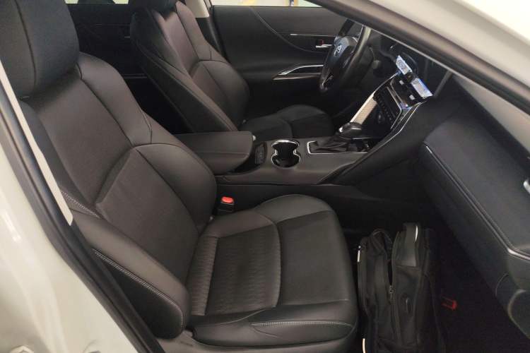 Used Toyota Venza 2023 2.0L CVT Two-Wheel Drive Prestige Version Right Front Seat