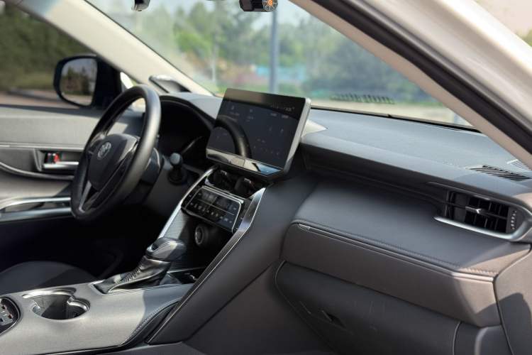 Used Toyota Venza 2023 2.0L CVT Two-Wheel Drive Prestige Version Right Front Seat