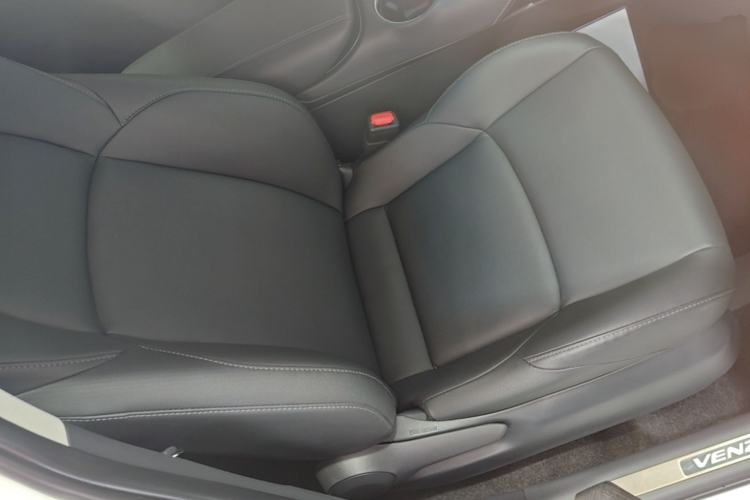 Used Toyota Venza 2023 2.0L CVT Two-Wheel Drive Luxury Edition Right Front Seat