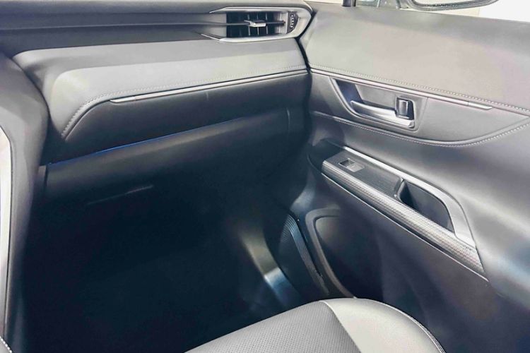 Used Toyota Venza 2023 2.0L CVT Two-Wheel Drive Prestige Version Right Front Seat