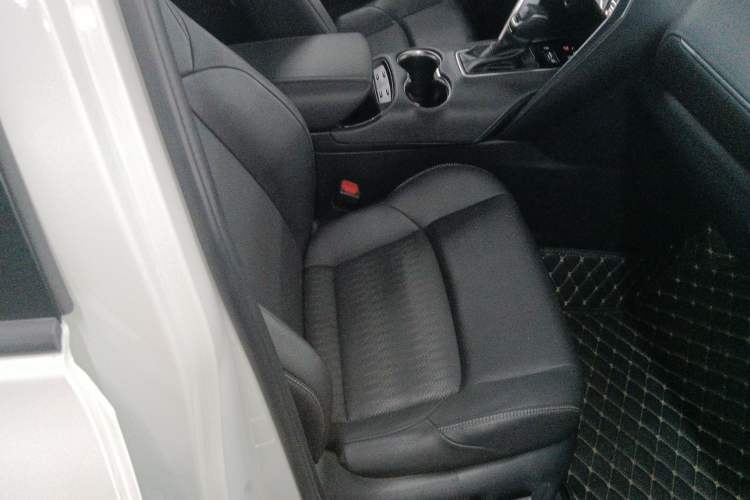 Used Toyota Venza 2023 2.0L CVT Two-Wheel Drive Prestige Version Right Front Seat