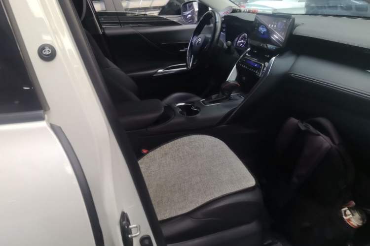 Used Toyota Venza 2023 2.0L CVT Two-Wheel Drive Luxury Edition Right Front Seat