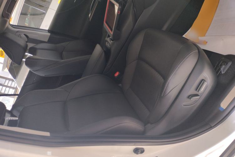 Used Toyota Venza 2023 2.0L CVT Two-Wheel Drive Prestige Version Right Front Seat