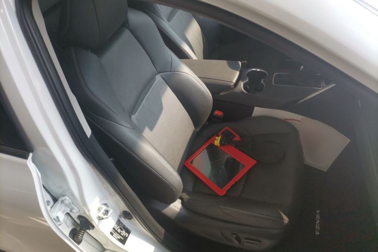 Used Toyota Venza 2023 2.0L CVT Two-Wheel Drive Prestige Version Right Front Seat