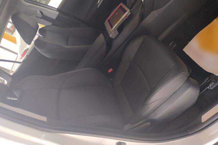 Used Toyota Venza 2023 2.0L CVT Two-Wheel Drive Luxury Edition Right Front Seat