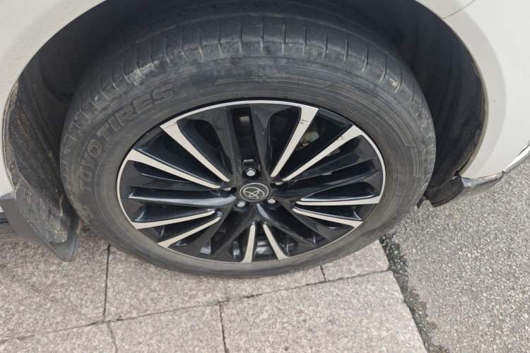Used Toyota Venza 2023 2.0L CVT Two-Wheel Drive Prestige Version Right Front Wheel Hub