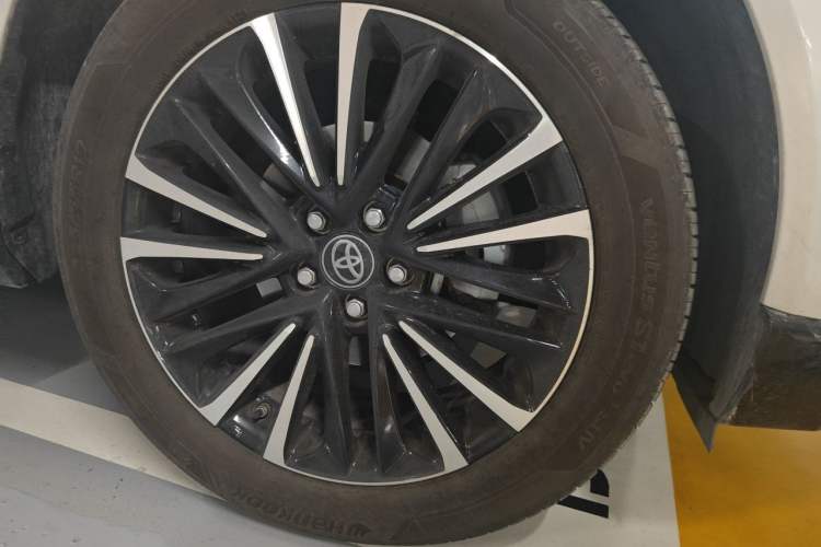 Used Toyota Venza 2023 2.0L CVT Two-Wheel Drive Prestige Version Right Front Wheel Hub