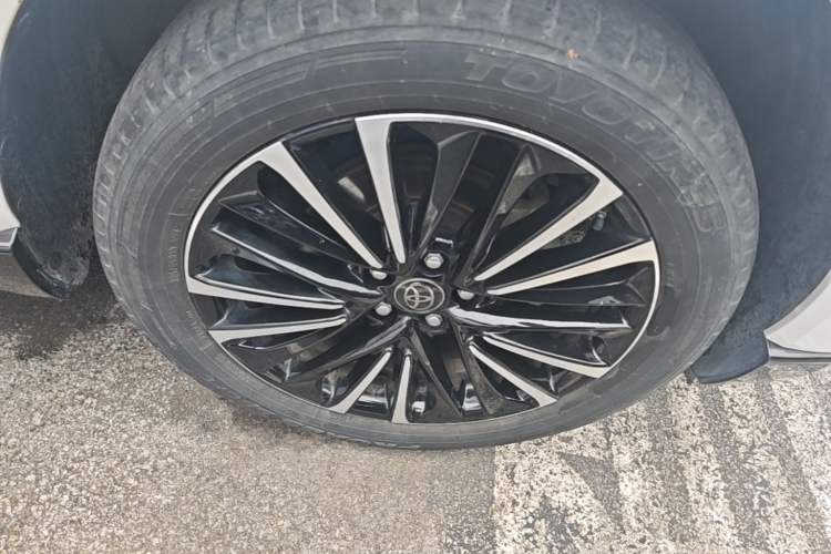 Used Toyota Venza 2023 2.0L CVT Two-Wheel Drive Prestige Version Right Front Wheel Hub