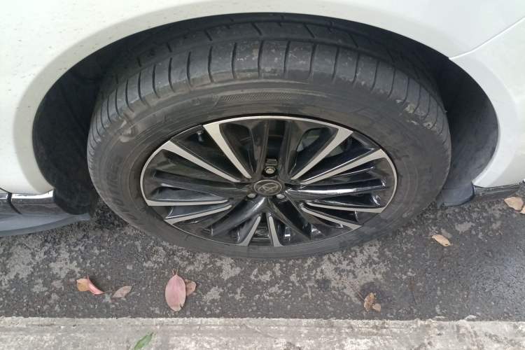 Used Toyota Venza 2023 2.0L CVT Two-Wheel Drive Prestige Version Right Front Wheel Hub