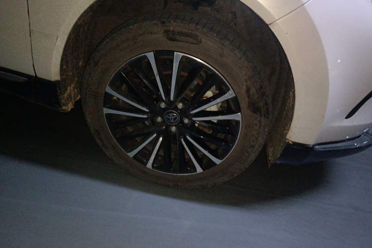 Used Toyota Venza 2023 2.5L Smart Electric Hybrid Dual-Drive Prestige Version Right Front Wheel Hub