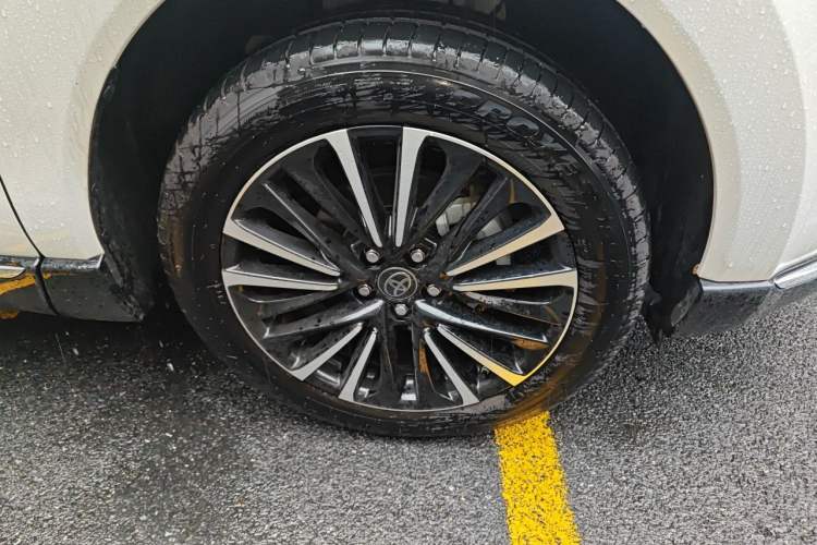 Used Toyota Venza 2023 2.5L Smart Electric Hybrid Dual-Drive Prestige Version Right Front Wheel Hub