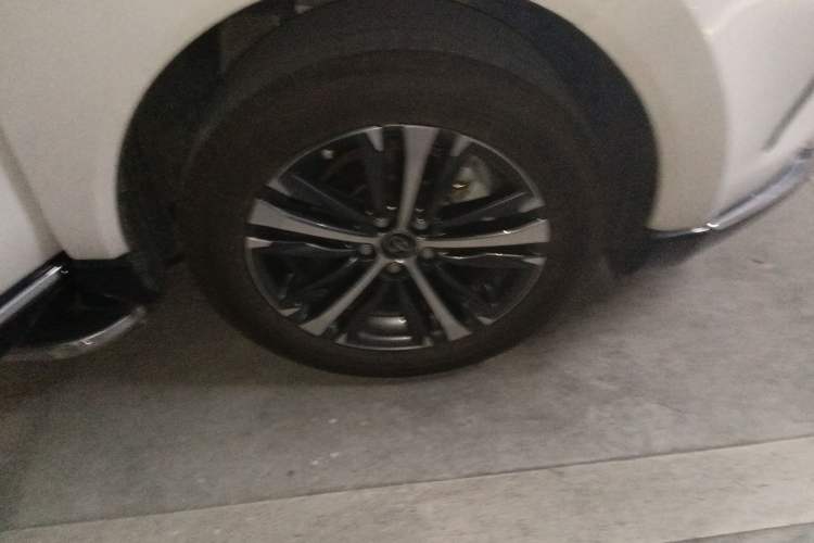 Used Toyota Venza 2023 2.0L CVT Two-Wheel Drive Luxury Edition Right Front Wheel Hub