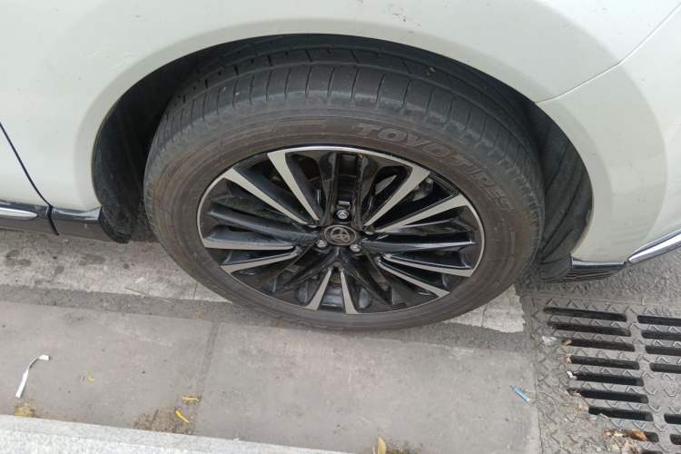 Used Toyota Venza 2023 2.0L CVT Two-Wheel Drive Prestige Version Right Front Wheel Hub