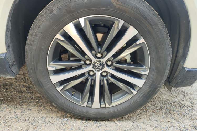 Used Toyota Venza 2023 2.5L Smart Electric Hybrid Dual-Drive Luxury Edition Right Front Wheel Hub