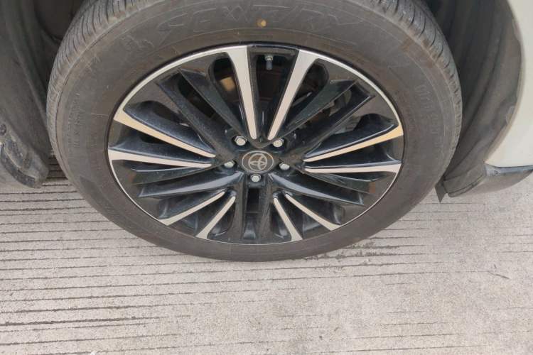 Used Toyota Venza 2023 2.5L Smart Electric Hybrid Dual-Drive Prestige Version Right Front Wheel Hub