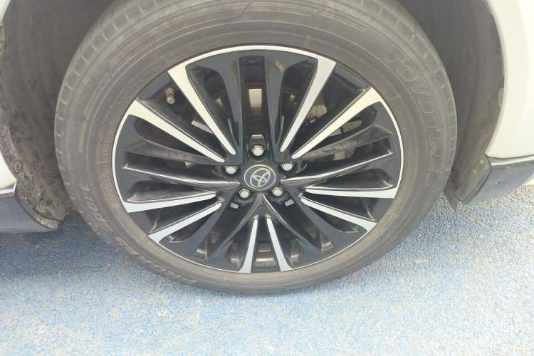 Used Toyota Venza 2023 2.0L CVT Two-Wheel Drive Prestige Version Right Front Wheel Hub