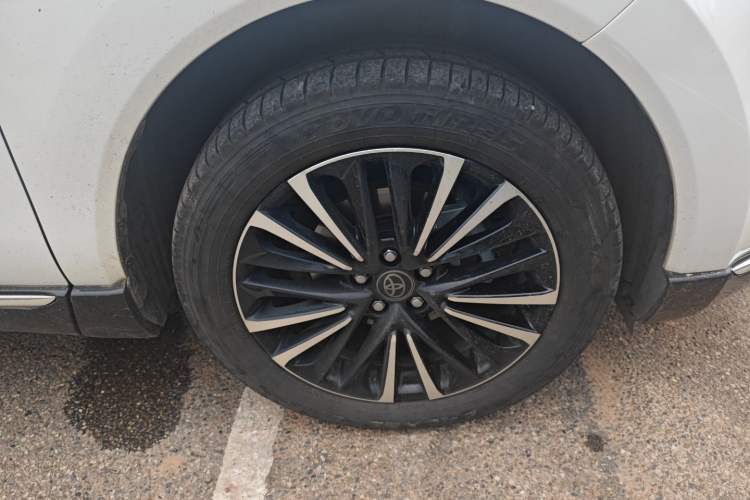 Used Toyota Venza 2023 2.0L CVT Two-Wheel Drive Prestige Version Right Front Wheel Hub