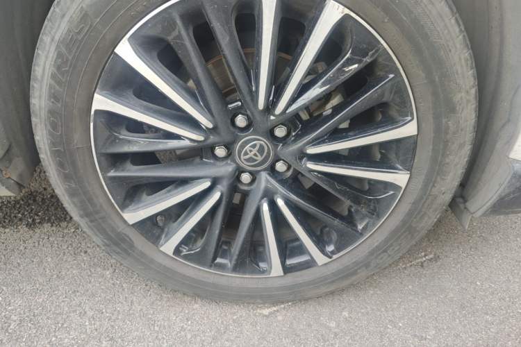 Used Toyota Venza 2023 2.0L CVT Two-Wheel Drive Prestige Version Right Front Wheel Hub