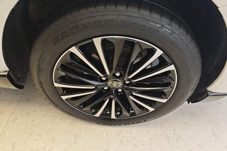 Used Toyota Venza 2023 2.0L CVT Two-Wheel Drive Prestige Version Right Front Wheel Hub