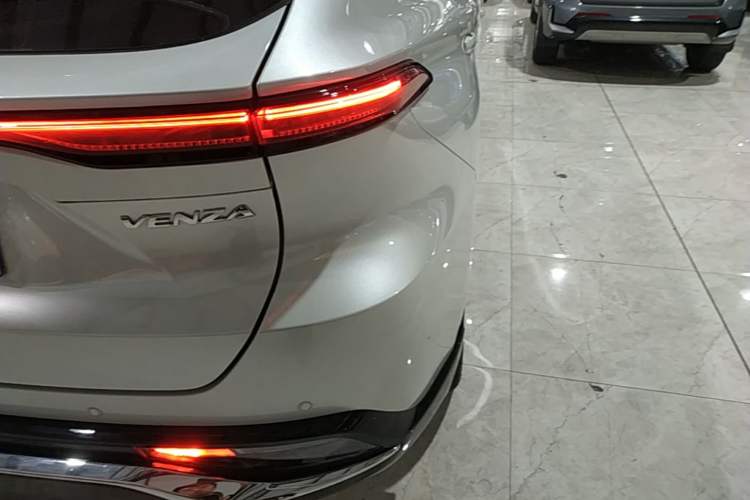 Used Toyota Venza 2023 2.0L CVT Two-Wheel Drive Prestige Version Right Rear Taillight