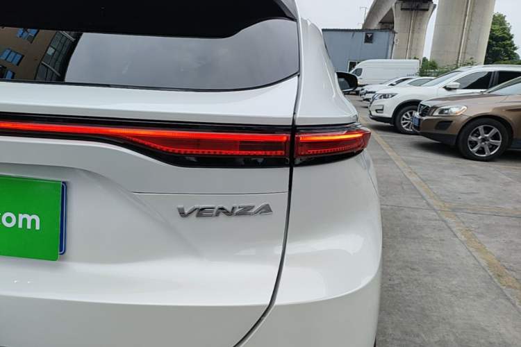 Used Toyota Venza 2023 2.0L CVT Two-Wheel Drive Prestige Version Right Rear Taillight
