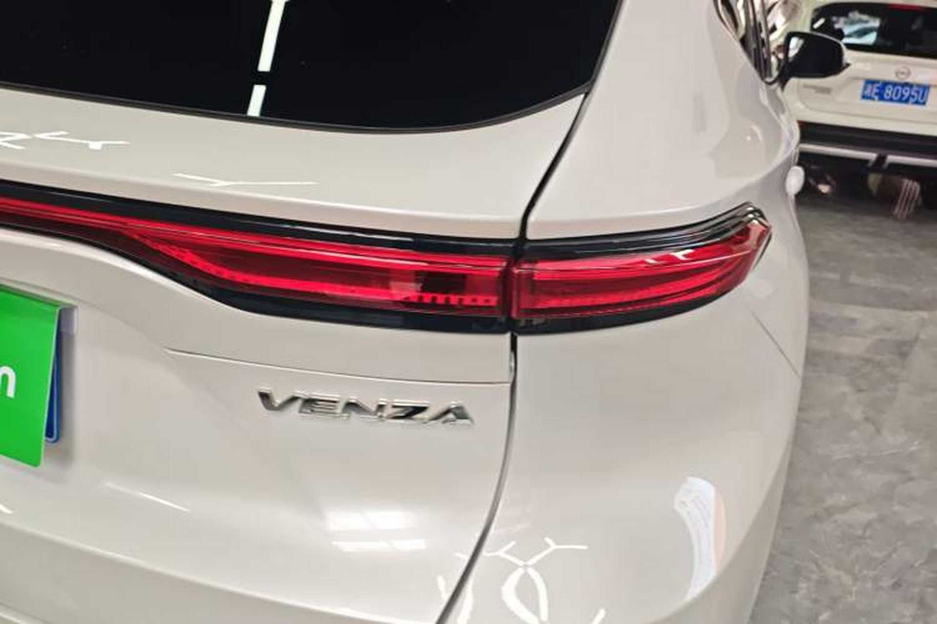 Used Toyota Venza 2023 2.0L CVT Two-Wheel Drive Luxury Edition Right Rear Taillight