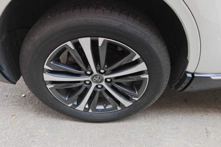 Used Toyota Venza 2023 2.0L CVT Two-Wheel Drive Luxury Edition Right Rear Wheel Hub