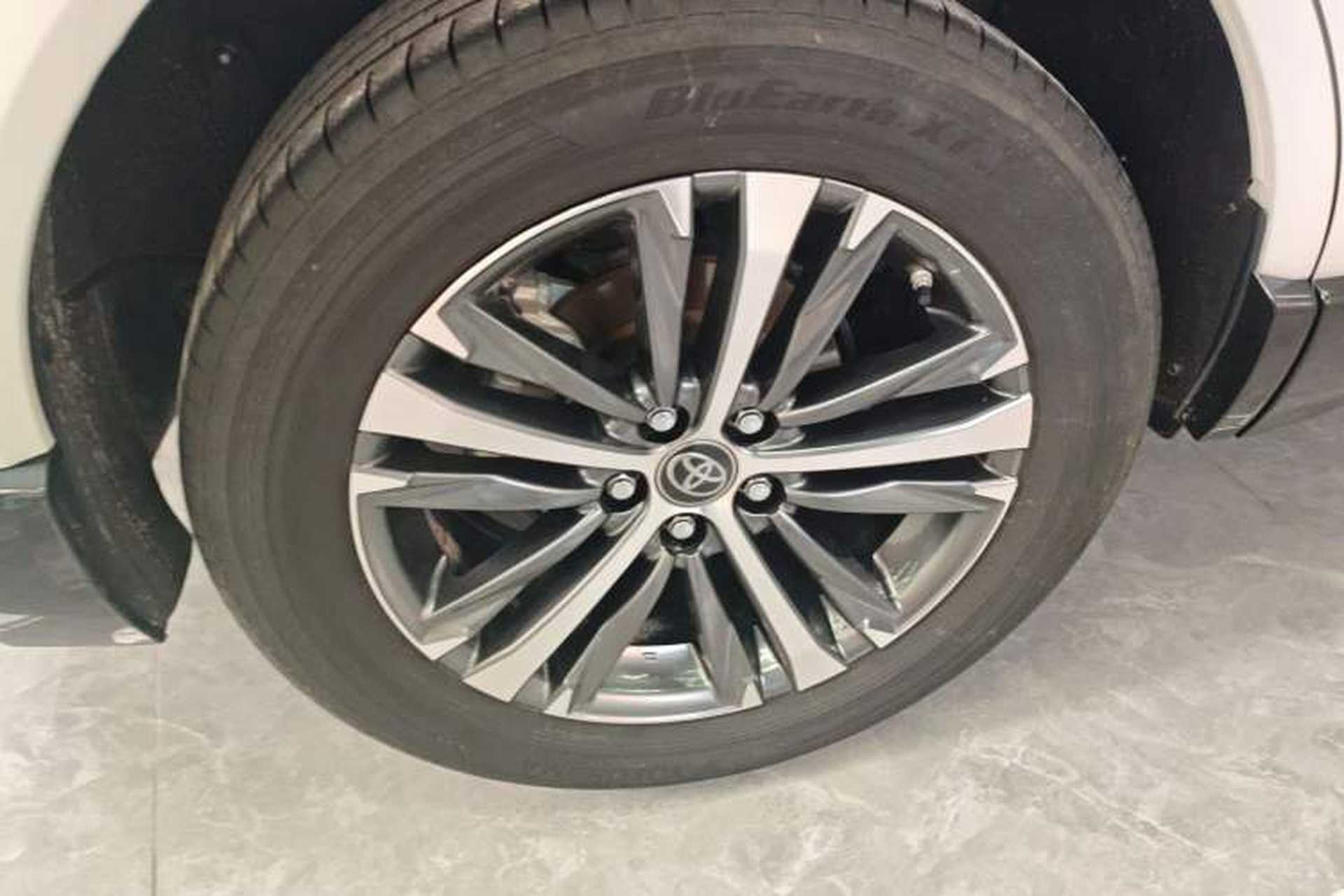 Used Toyota Venza 2023 2.0L CVT Two-Wheel Drive Luxury Edition Right Rear Wheel Hub