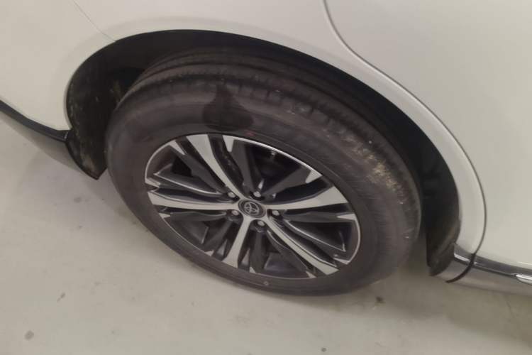 Used Toyota Venza 2023 2.0L CVT Two-Wheel Drive Luxury Edition Right Rear Wheel Hub