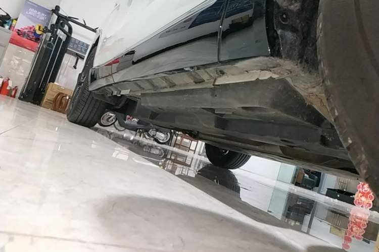 Used Toyota Venza 2023 2.0L CVT Two-Wheel Drive Prestige Version Right Side Sill