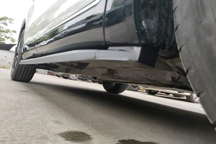 Used Toyota Venza 2023 2.0L CVT Two-Wheel Drive Prestige Version Right Side Sill