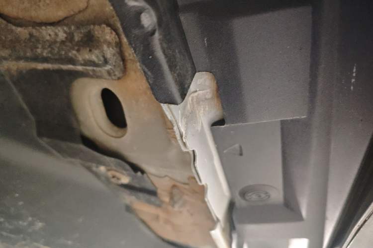Used Toyota Venza 2023 2.0L CVT Two-Wheel Drive Luxury Edition Right Side Sill