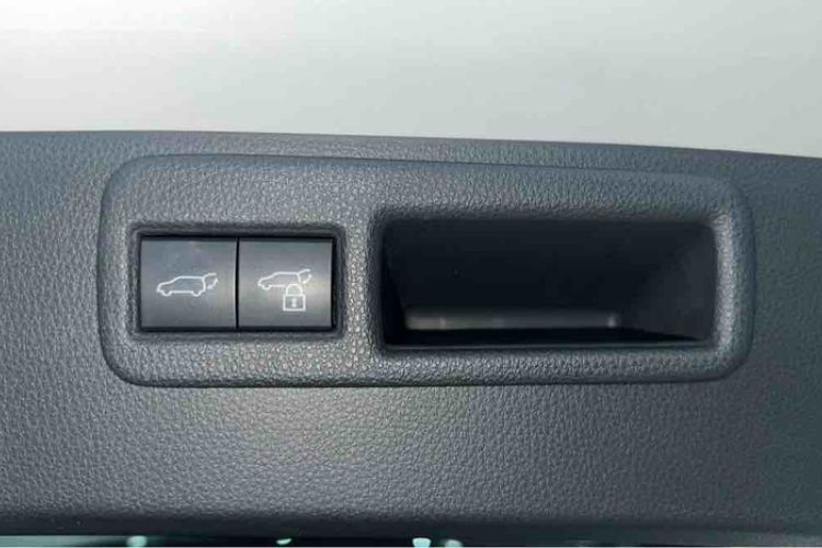 Used Toyota Venza 2023 2.0L CVT Two-Wheel Drive Prestige Version Trunk