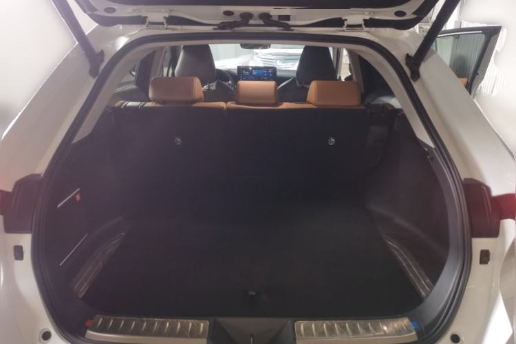 Used Toyota Venza 2023 2.0L CVT Two-Wheel Drive Prestige Version Trunk