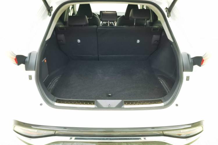 Used Toyota Venza 2023 2.0L CVT Two-Wheel Drive Prestige Version Trunk
