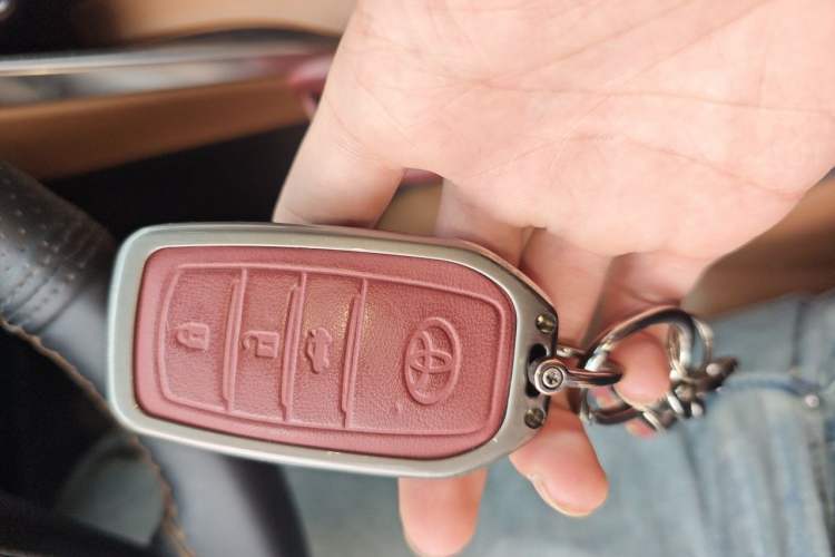 Used Toyota Venza 2023 2.0L CVT Two-Wheel Drive Prestige Version Vehicle Key