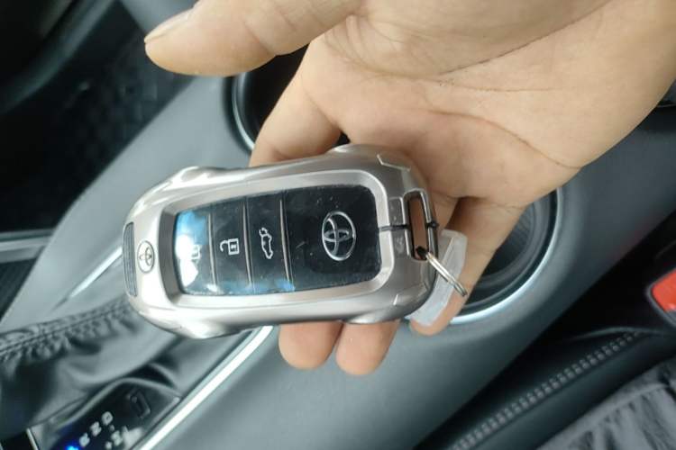 Used Toyota Venza 2023 2.0L CVT Two-Wheel Drive Prestige Version Vehicle Key