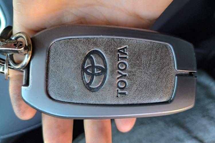 Used Toyota Venza 2023 2.0L CVT Two-Wheel Drive Luxury Edition Vehicle Key