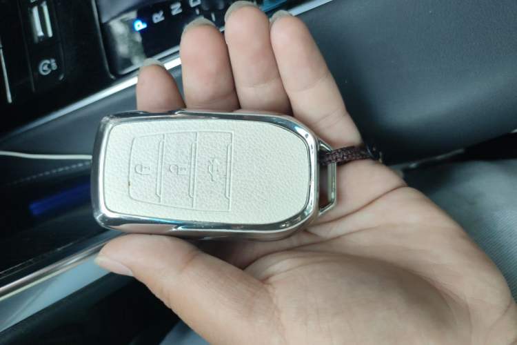Used Toyota Venza 2023 2.0L CVT Two-Wheel Drive Prestige Version Vehicle Key