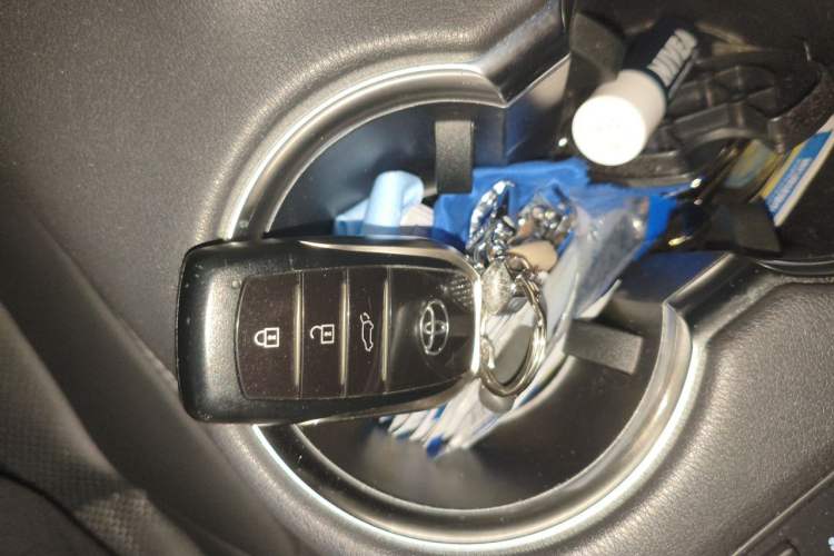 Used Toyota Venza 2023 2.5L Smart Electric Hybrid Dual-Drive Prestige Version Vehicle Key