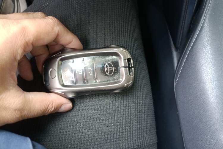 Used Toyota Venza 2023 2.0L CVT Two-Wheel Drive Prestige Version Vehicle Key