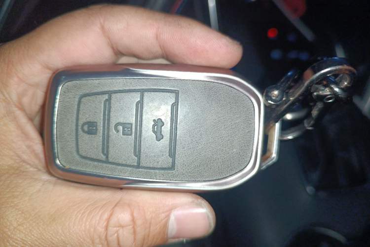 Used Toyota Venza 2023 2.5L Smart Electric Hybrid Dual-Drive Prestige Version Vehicle Key