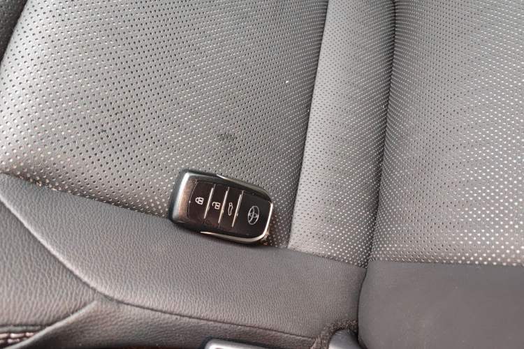 Used Toyota Venza 2023 2.5L Smart Electric Hybrid Dual-Drive Prestige Version Vehicle Key