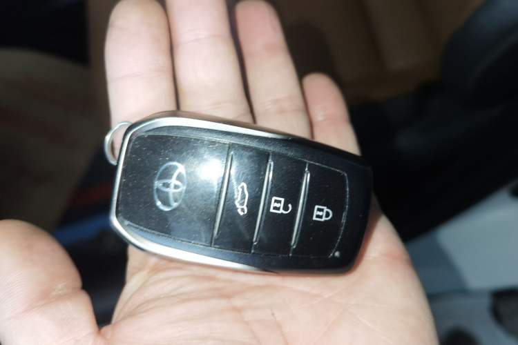 Used Toyota Venza 2023 2.0L CVT Two-Wheel Drive Prestige Version Vehicle Key