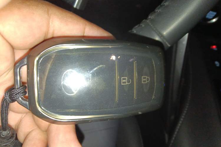 Used Toyota Venza 2023 2.0L CVT Two-Wheel Drive Luxury Edition Vehicle Key