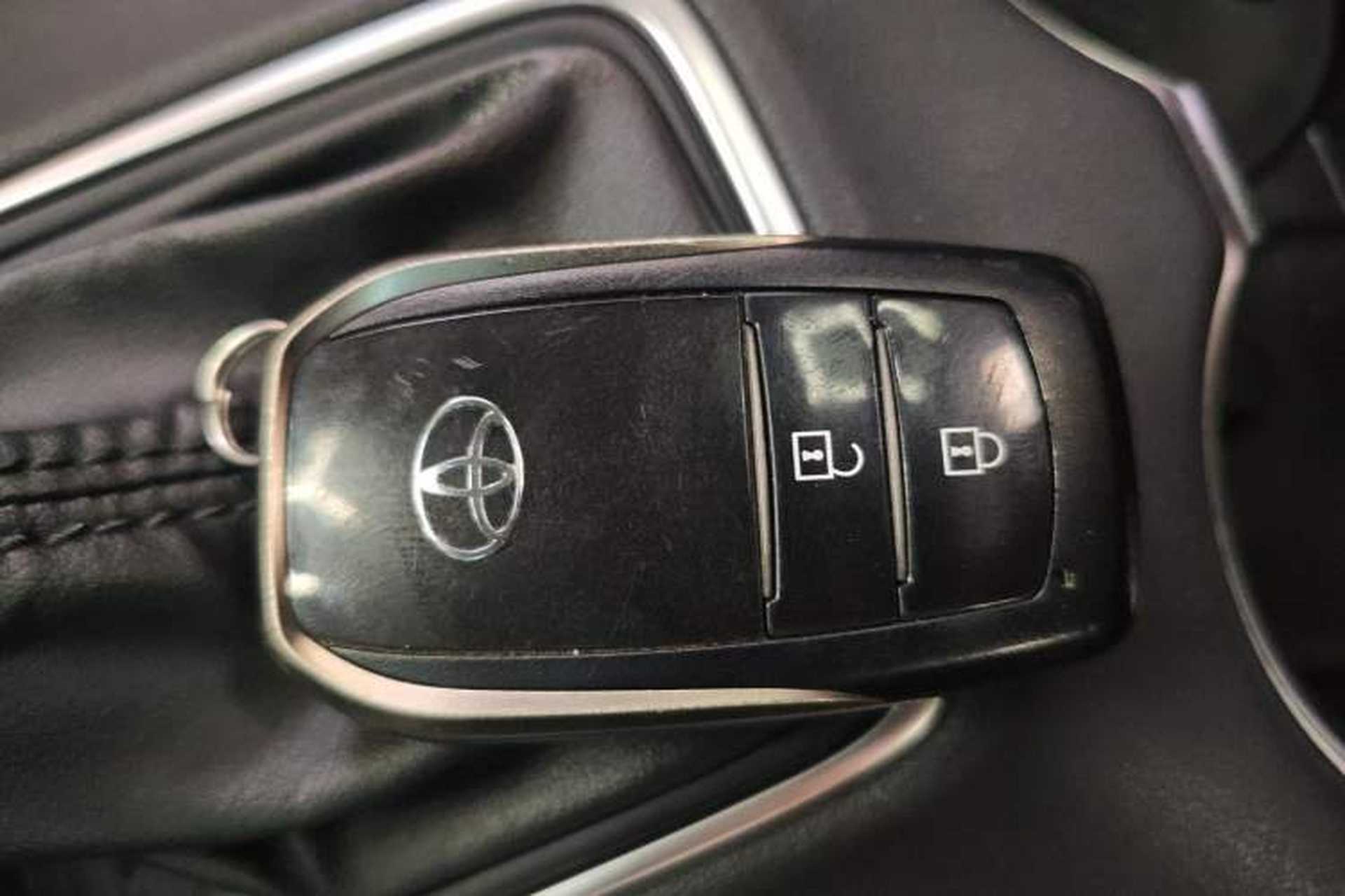 Used Toyota Venza 2023 2.0L CVT Two-Wheel Drive Luxury Edition Vehicle Key